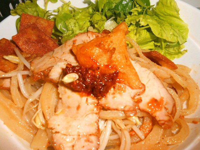 Cao Lau - un delicioso plato de fideos de Hoi An personas