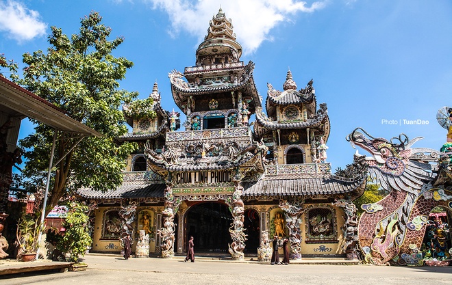 linh-phuoc-the-pagoda-of-records-01