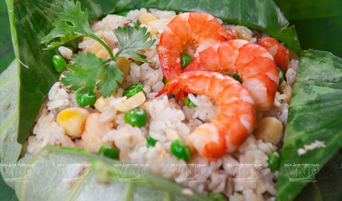 Lotus rice in Vietnamese