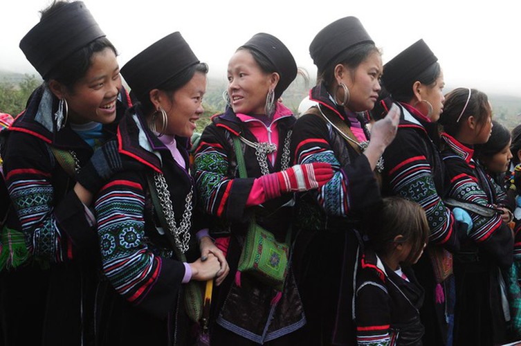 Mong ethnic women in Sa Pa